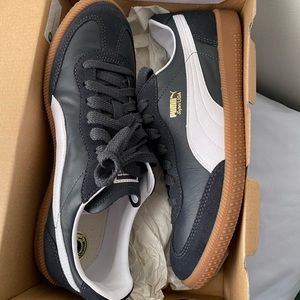 Men’s Pumas size 7 NWOT -Leather and never worn